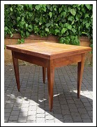 Tavolo antico allungabile dell\’800 con piano filettato