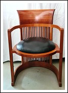  poltroncina di design produttore Cassina modello Barrel 606 creatore Frank Lloyd Wright