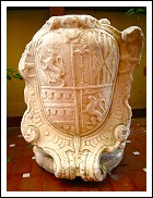 Scudo Araldico in Marmo.  Stemma degli ARAGONA DI SICILIA - XVII secolo.