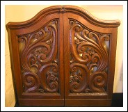 Cancello in legno di pero traforato e scolpito del XVIII sec. 
