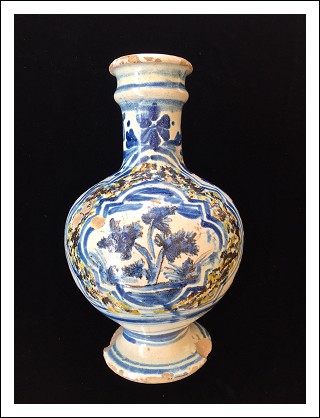 Versatoio policromo in maiolica siciliana del XVIII secolo, da restaurare. 