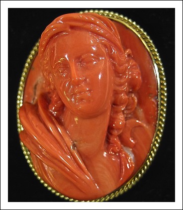 Corallo di Sciacca. CONDIZIONI ORIGINALI. Prima della stuccatura. Mm. 46 x 37 x 18. Gr. 29,84. 