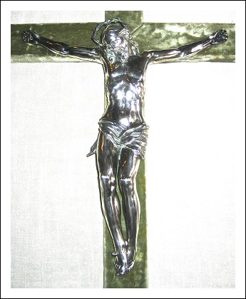 Grande Crocifisso in argento XVIII secolo. Molto probabilmente Napoli. Cm.41 X 35  